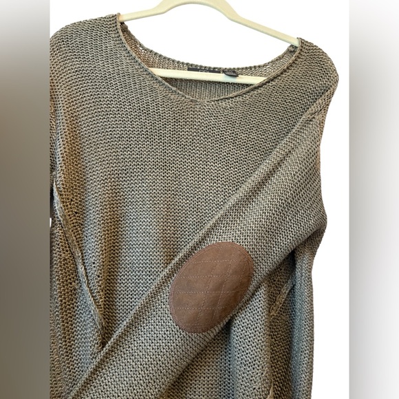 RDI Sweaters - RDI‎ V-Neck Green Knit Sweater with Brown Elbow Patches Size Small Dark Academia